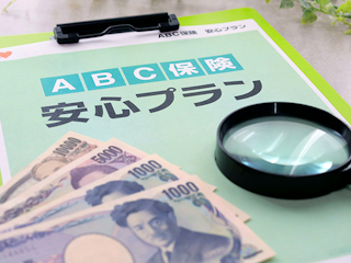 誕生日の前月までに保険に入るのがお得ってホント⁉保険と年齢の関係
