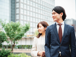 20代DINKsは資産形成の土台作りが重要。貯金や投資・保険の考え方を解説